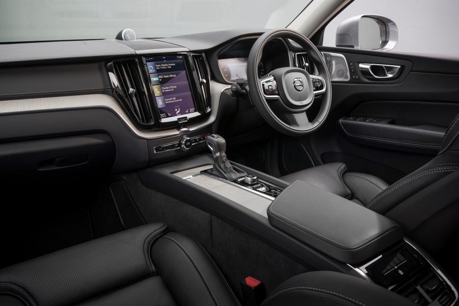 Интерьер Volvo XC60 D4 Inscription 2017 года  (UK) (фото 106 из 172)